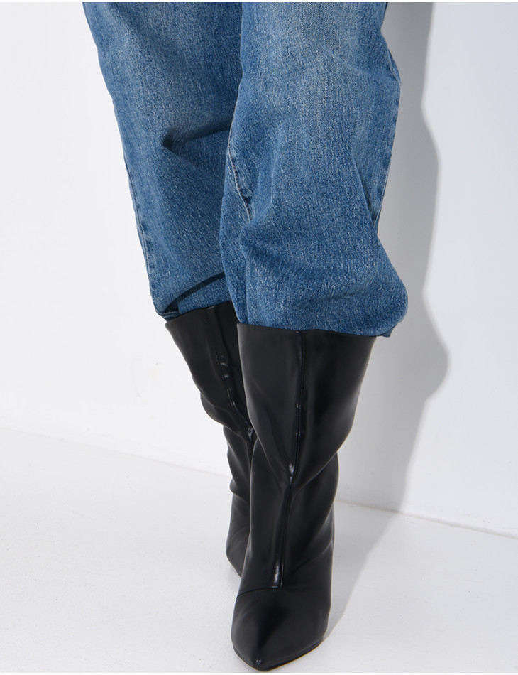 Bottes à talons en similicuir plissé