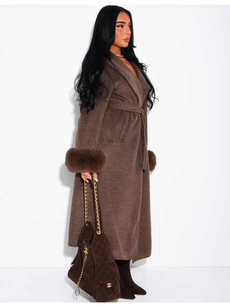 Manteau très long en laine à fourrure aux poignets