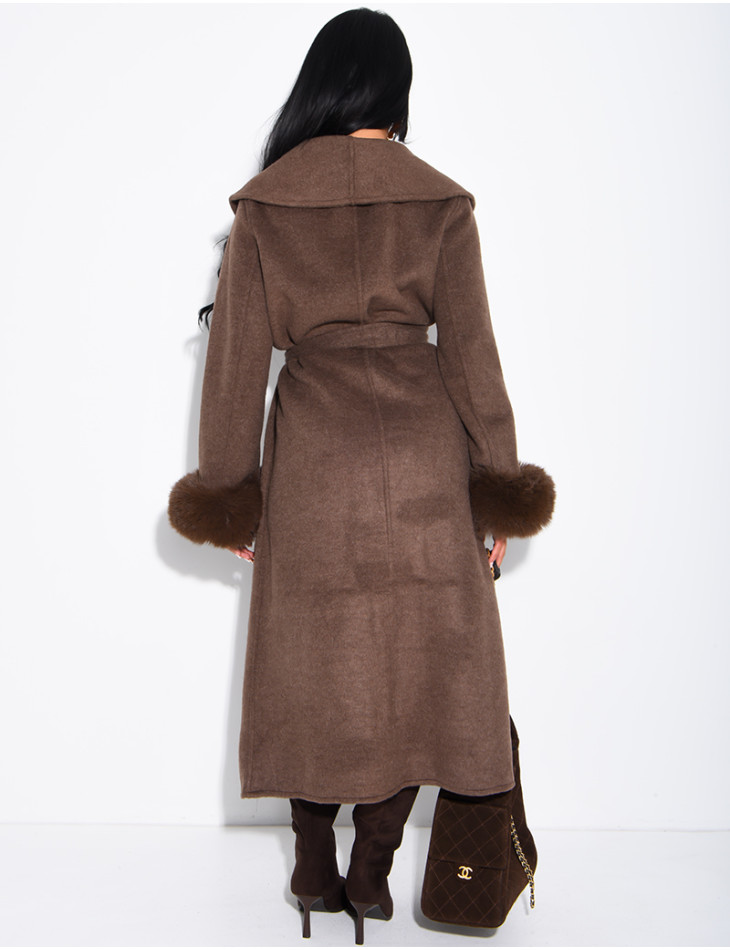 Manteau très long en laine à fourrure aux poignets