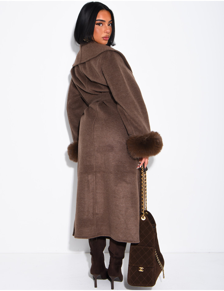 Manteau très long en laine à fourrure aux poignets