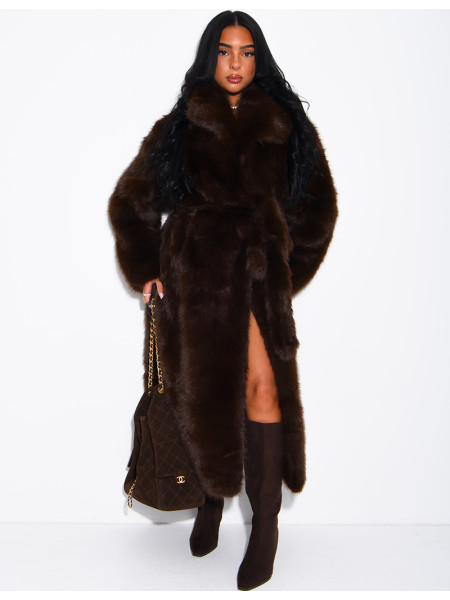 Manteau très long en fausse fourrure et ceinture