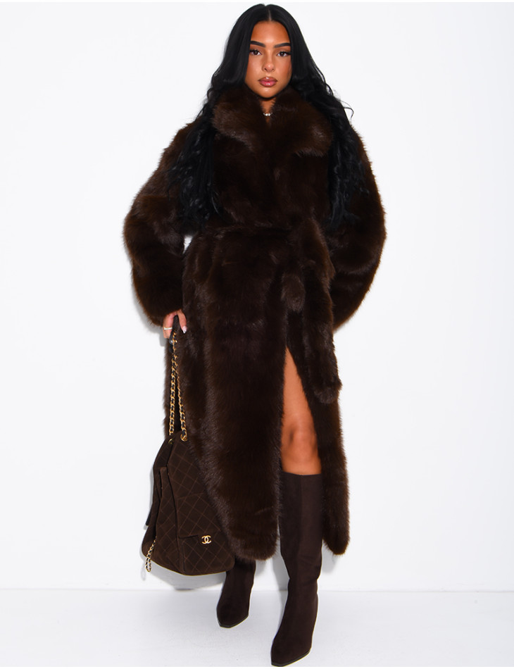 Manteau très long en fausse fourrure et ceinture