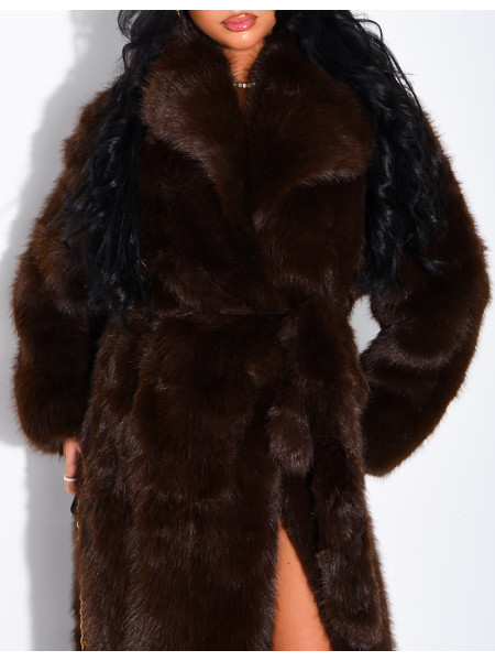 Manteau très long en fausse fourrure et ceinture