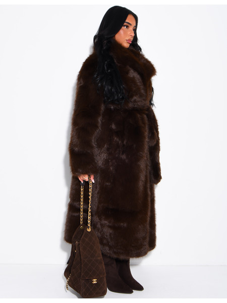 Manteau très long en fausse fourrure et ceinture