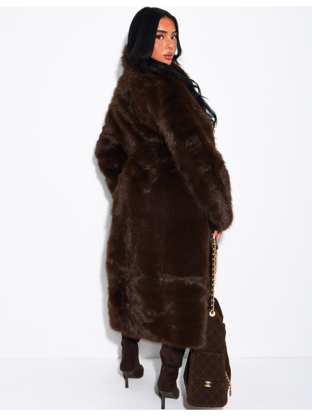 Manteau très long en fausse fourrure et ceinture