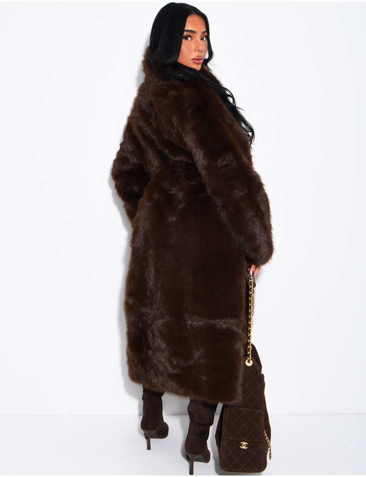 Manteau très long en fausse fourrure et ceinture