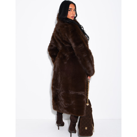 Manteau très long en fausse fourrure et ceinture