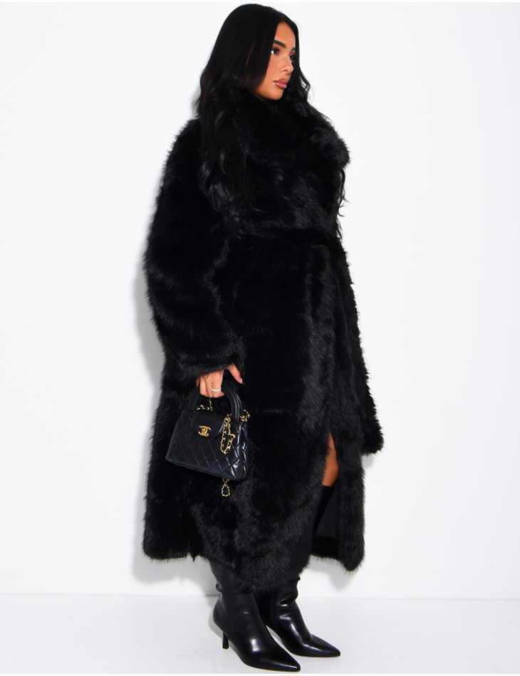 Manteau très long en fausse fourrure et ceinture