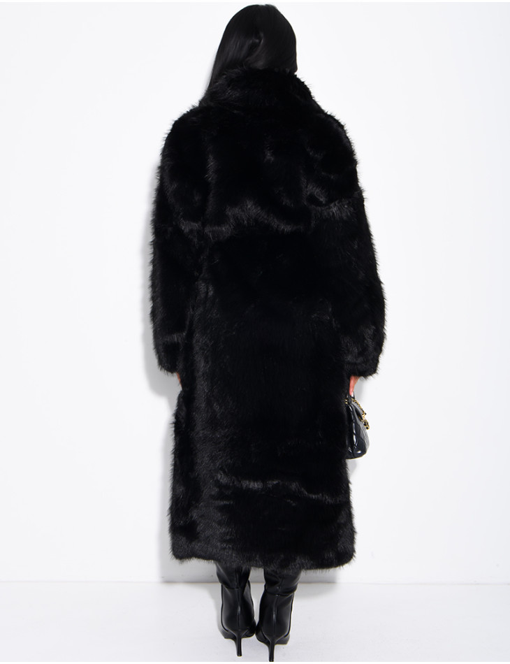 Manteau très long en fausse fourrure et ceinture