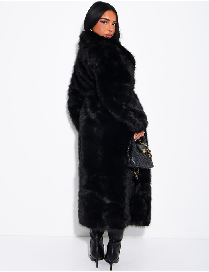 Manteau très long en fausse fourrure et ceinture