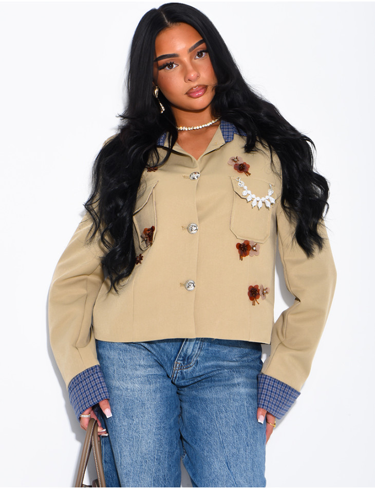 Kurze Jacke mit kariertem Kragen und Einsätzen