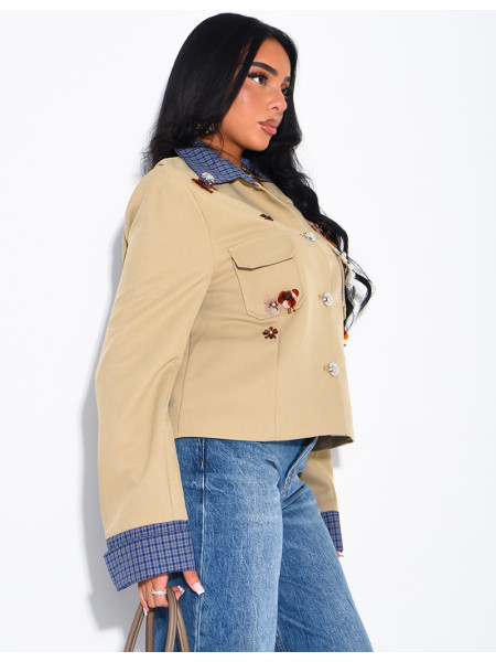 Kurze Jacke mit kariertem Kragen und Einsätzen