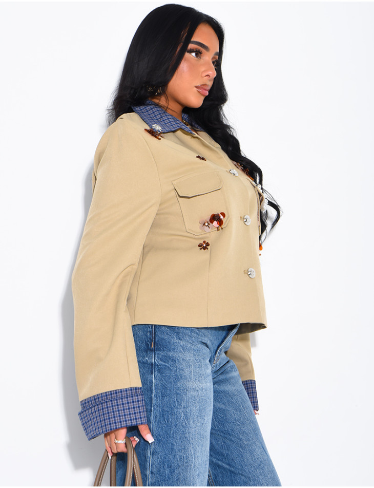 Kurze Jacke mit kariertem Kragen und Einsätzen