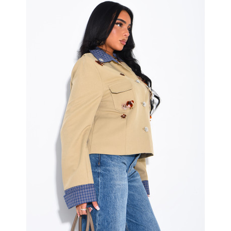 Kurze Jacke mit kariertem Kragen und Einsätzen