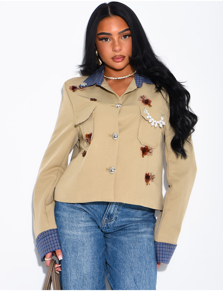 Kurze Jacke mit kariertem Kragen und Einsätzen