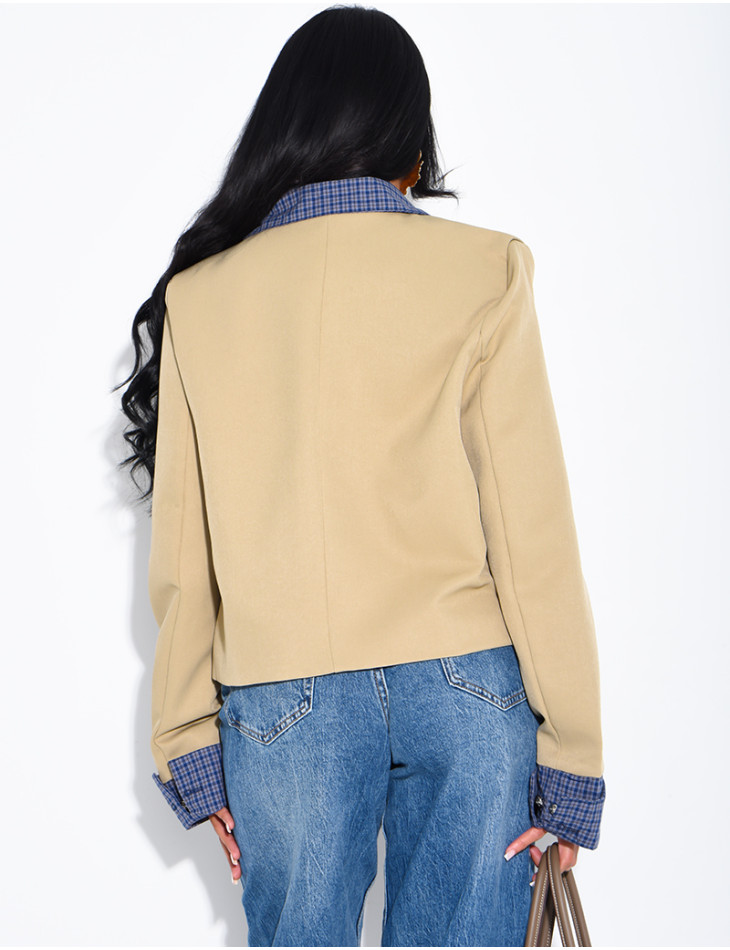 Kurze Jacke mit kariertem Kragen und Einsätzen