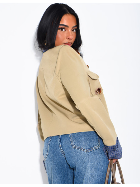 Kurze Jacke mit kariertem Kragen und Einsätzen