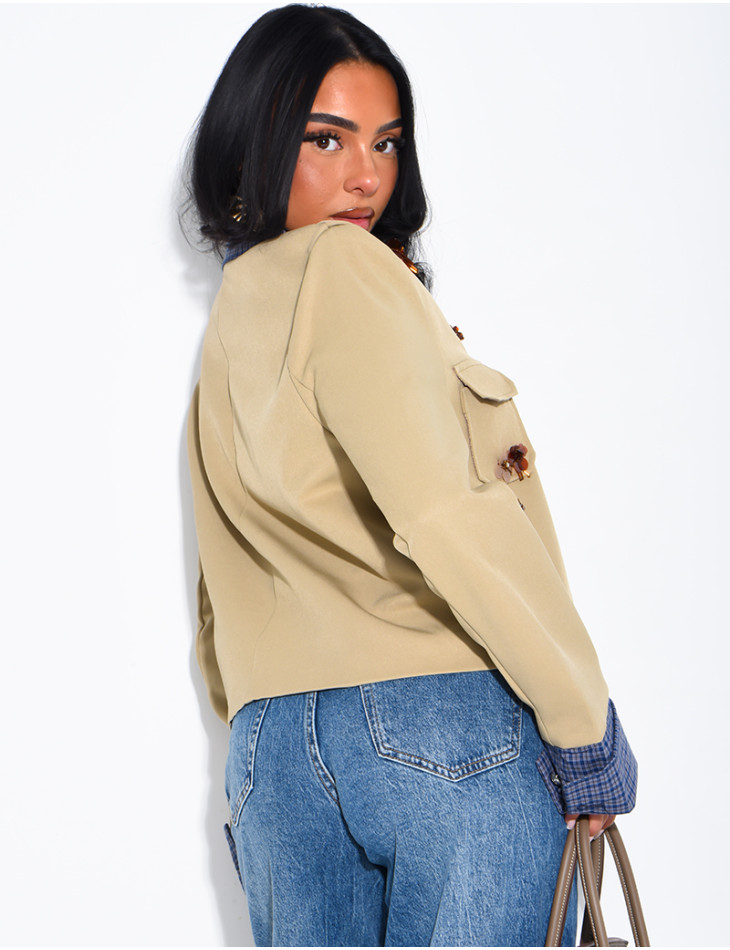 Kurze Jacke mit kariertem Kragen und Einsätzen