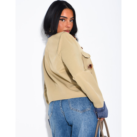 Kurze Jacke mit kariertem Kragen und Einsätzen