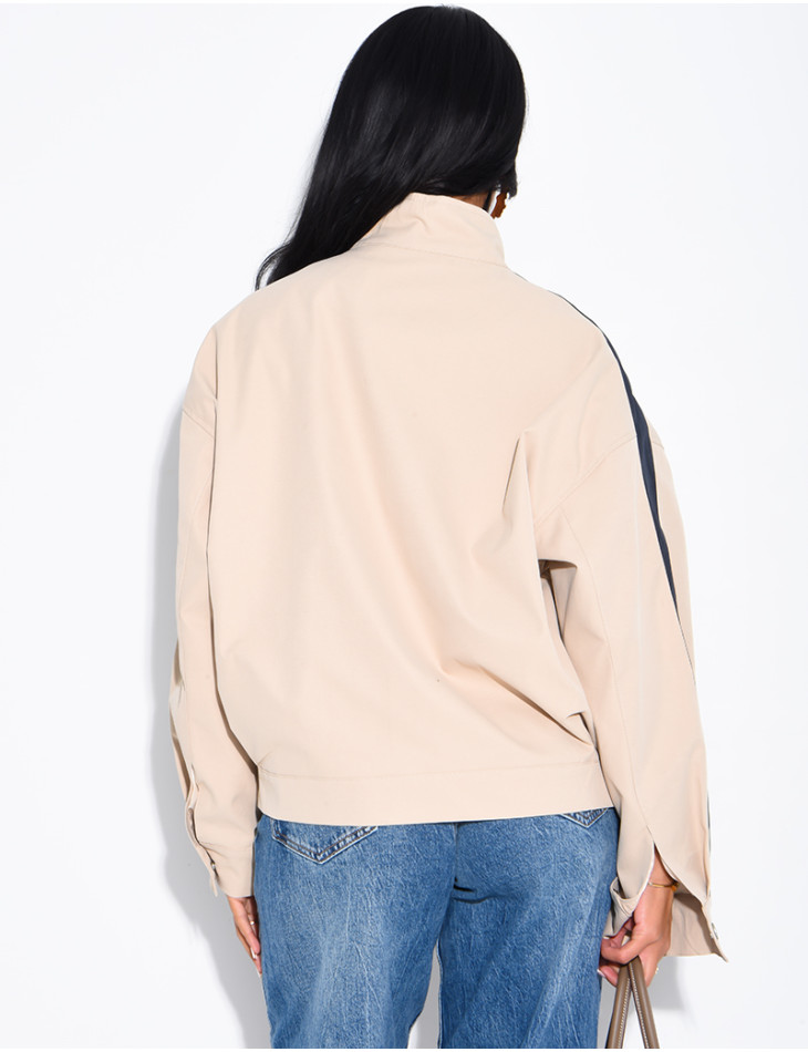 Wasserdichte Jacke mit Kontraststreifen