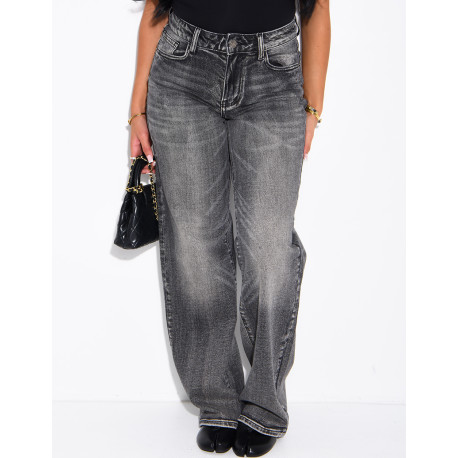 Wide-leg jeans with rhinestones on the back