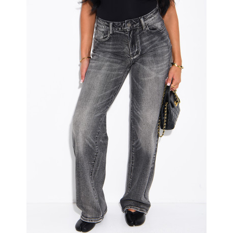 Wide-leg jeans with rhinestones on the back