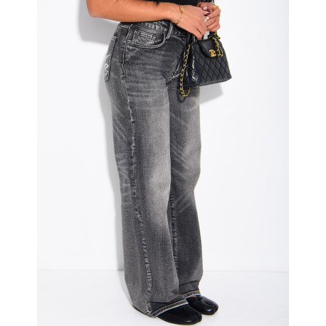 Wide-leg jeans with rhinestones on the back