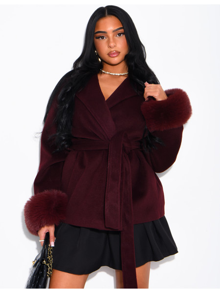 Manteau mi-long en feutrine à fourrure sur les poignets