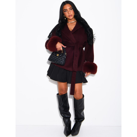 Manteau mi-long en feutrine à fourrure sur les poignets