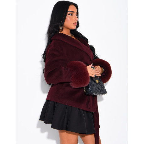 Manteau mi-long en feutrine à fourrure sur les poignets