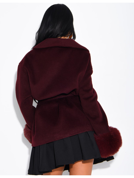 Manteau mi-long en feutrine à fourrure sur les poignets