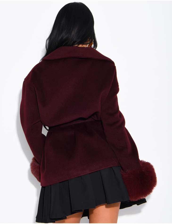 Manteau mi-long en feutrine à fourrure sur les poignets