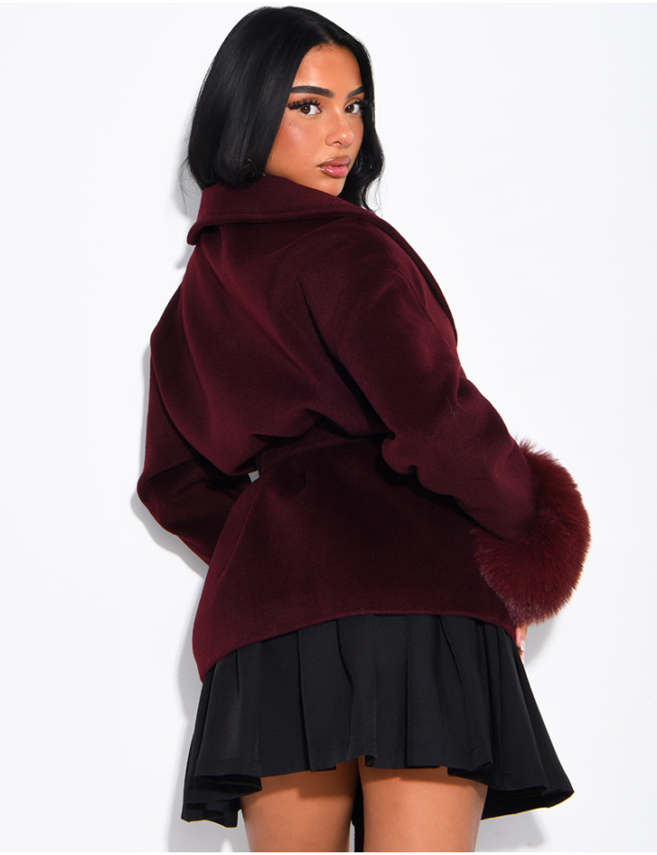 Manteau mi-long en feutrine à fourrure sur les poignets
