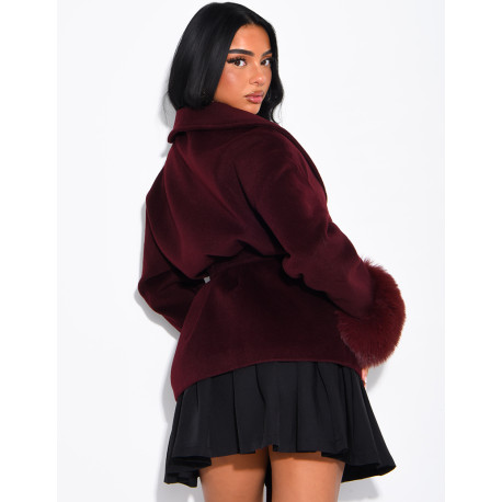 Manteau mi-long en feutrine à fourrure sur les poignets