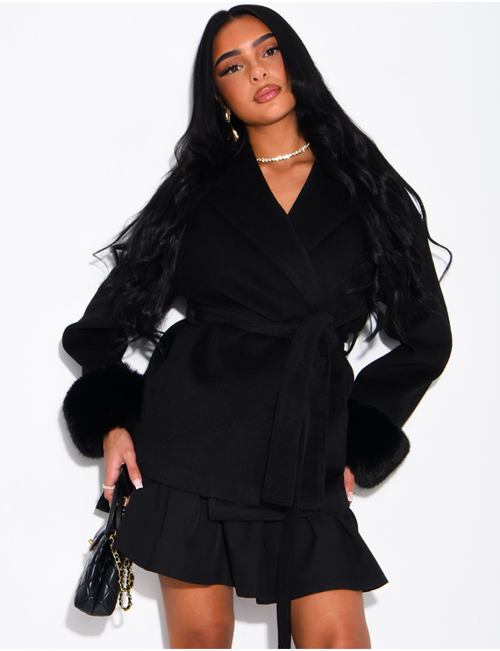 Manteau mi-long en feutrine à fourrure sur les poignets