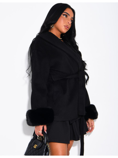 Manteau mi-long en feutrine à fourrure sur les poignets