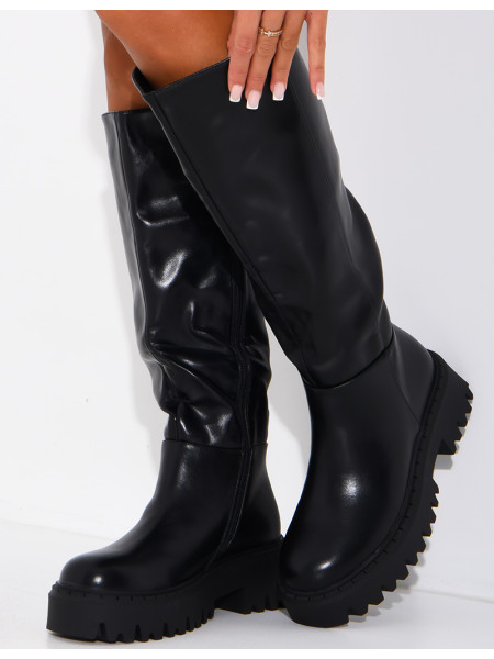 Stiefel aus Kunstleder mit dicken Sohlen