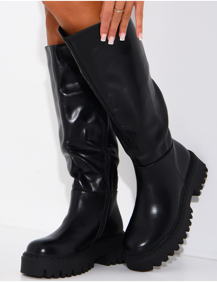 Stiefel aus Kunstleder mit dicken Sohlen
