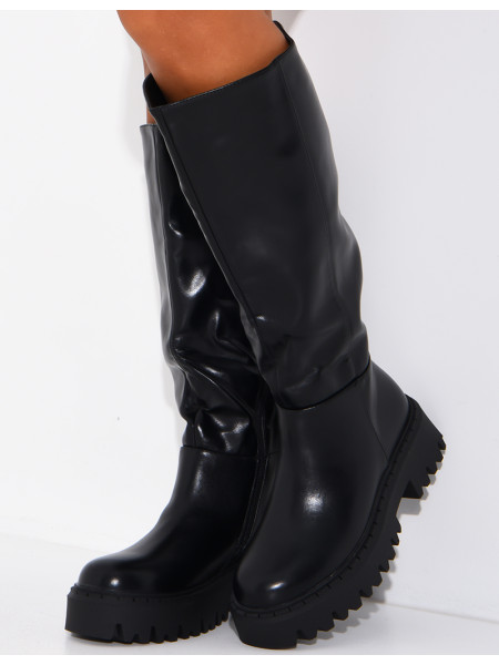 Stiefel aus Kunstleder mit dicken Sohlen