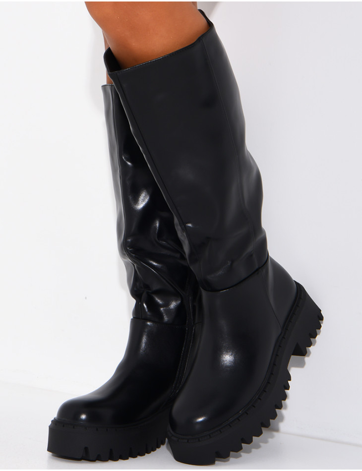 Stiefel aus Kunstleder mit dicken Sohlen