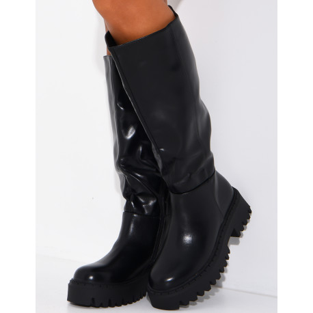 Stiefel aus Kunstleder mit dicken Sohlen