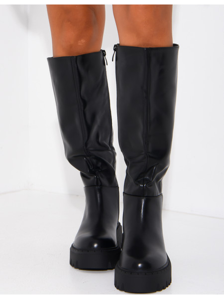 Stiefel aus Kunstleder mit dicken Sohlen