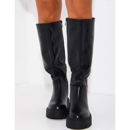 Stiefel aus Kunstleder mit dicken Sohlen