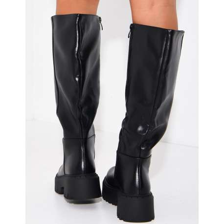 Stiefel aus Kunstleder mit dicken Sohlen