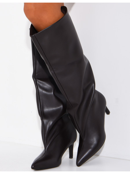 Hohe Stiefel aus Kunstleder mit Stilettoabsatz