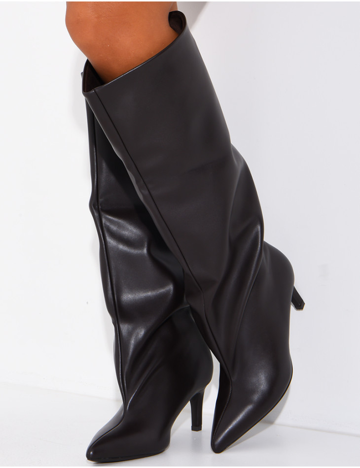 Hohe Stiefel aus Kunstleder mit Stilettoabsatz
