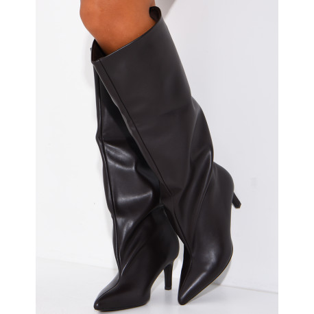 Hohe Stiefel aus Kunstleder mit Stilettoabsatz