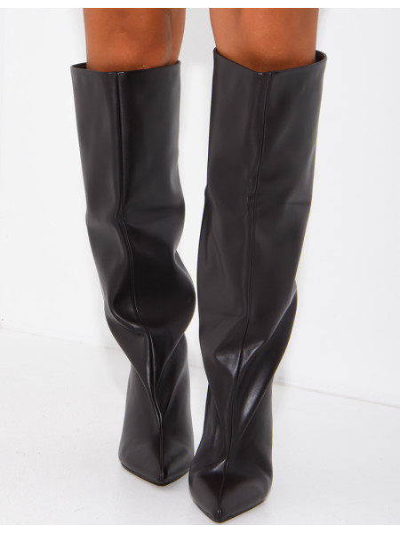 Hohe Stiefel aus Kunstleder mit Stilettoabsatz