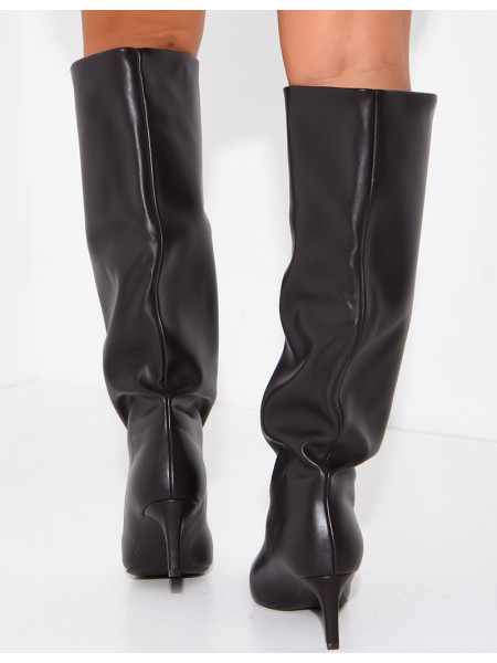 Hohe Stiefel aus Kunstleder mit Stilettoabsatz