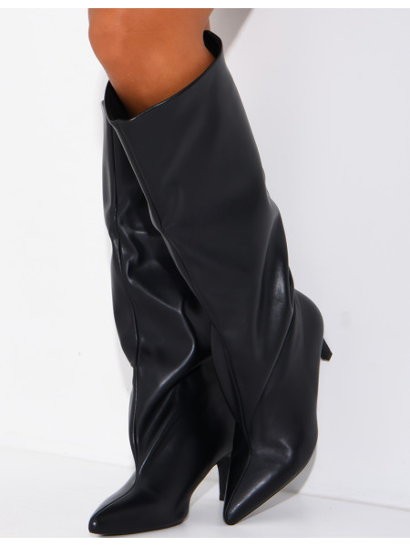 Hohe Stiefel aus Kunstleder mit Stilettoabsatz